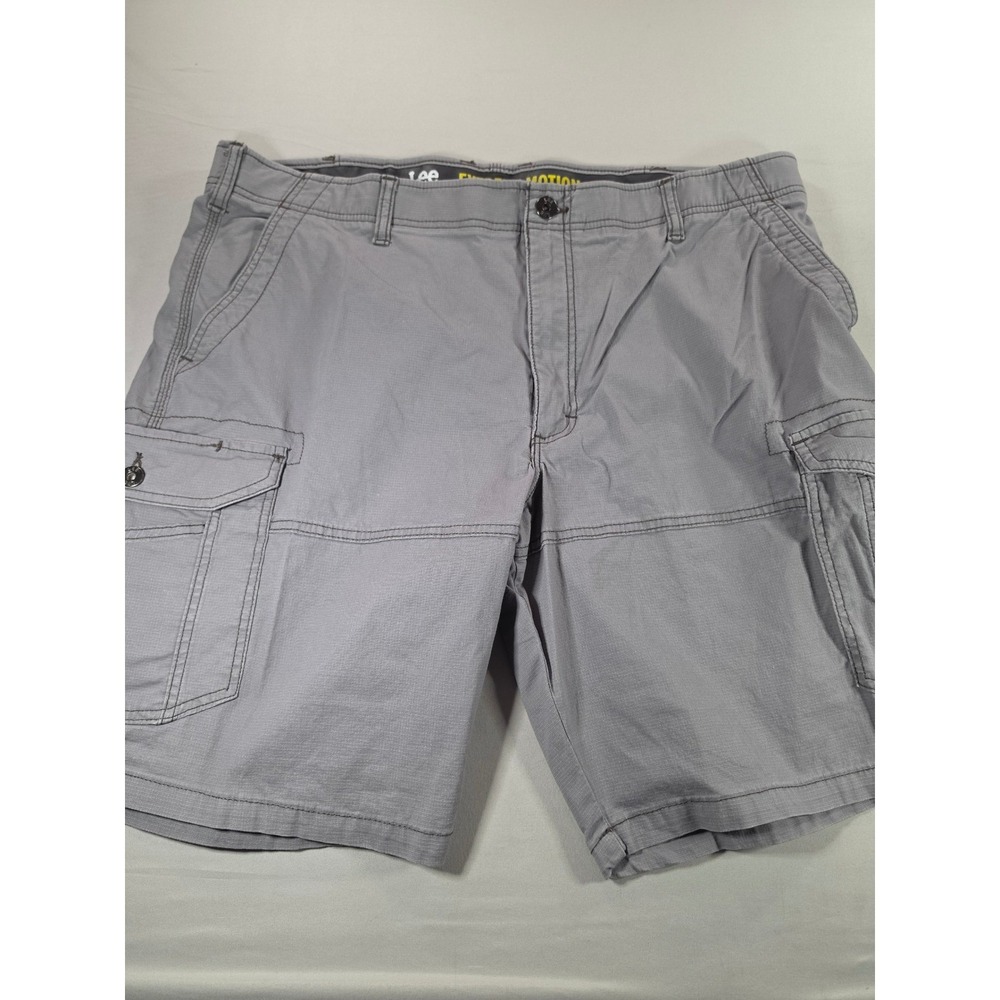 Lee Extreme Motion Mens Gray Cargo Shorts Size 42 Performance Series Stretch